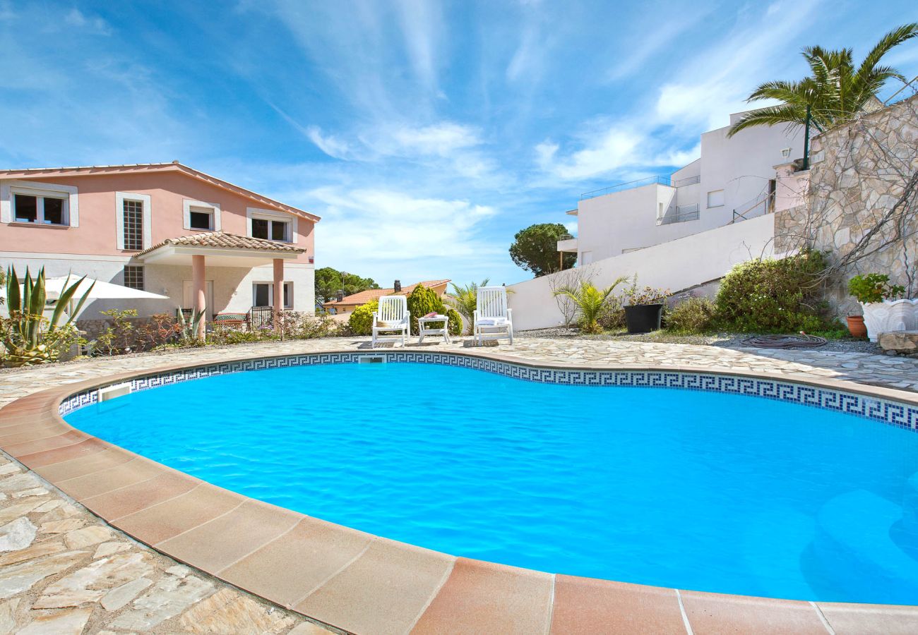 Villa à Lloret de Mar - 2ANG 01 - Grande et confortable maison de 5 chambres avec piscine privée près de la plage de Cala Canyelles