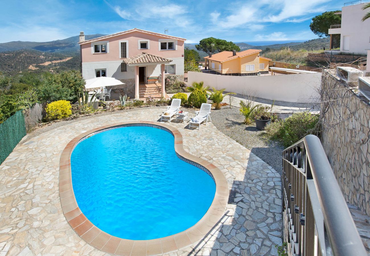 Villa à Lloret de Mar - 2ANG 01 - Grande et confortable maison de 5 chambres avec piscine privée près de la plage de Cala Canyelles