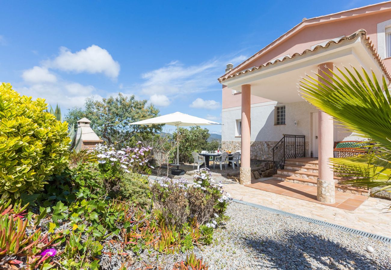 Villa à Lloret de Mar - 2ANG 01 - Grande et confortable maison de 5 chambres avec piscine privée près de la plage de Cala Canyelles