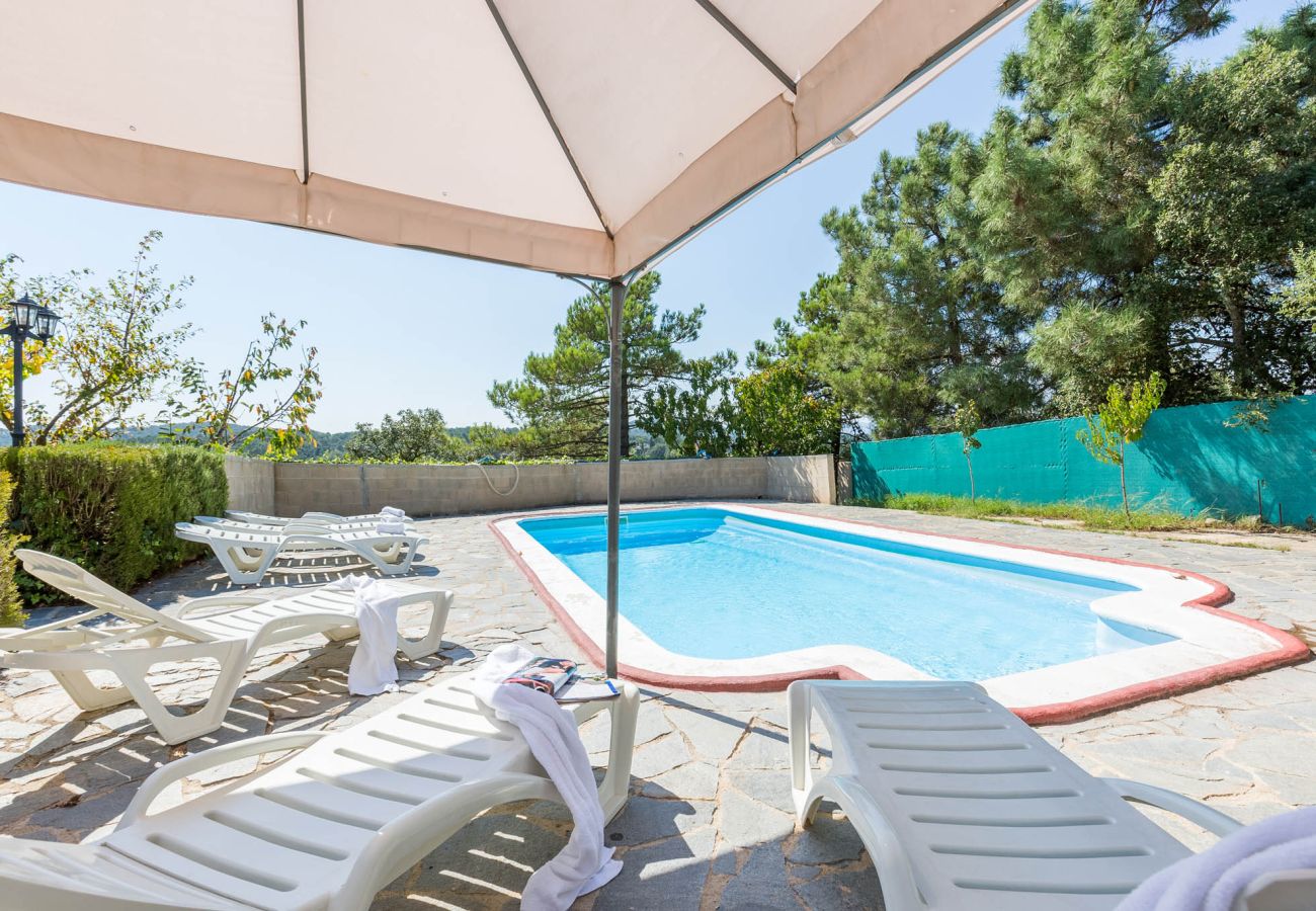 Villa à Lloret de Mar - 2 ARA01 - Maison simple avec piscine privée située dans un quartier résidentiel très calme à seulement 9 km de la plage et du centre de Lloret de Mar.