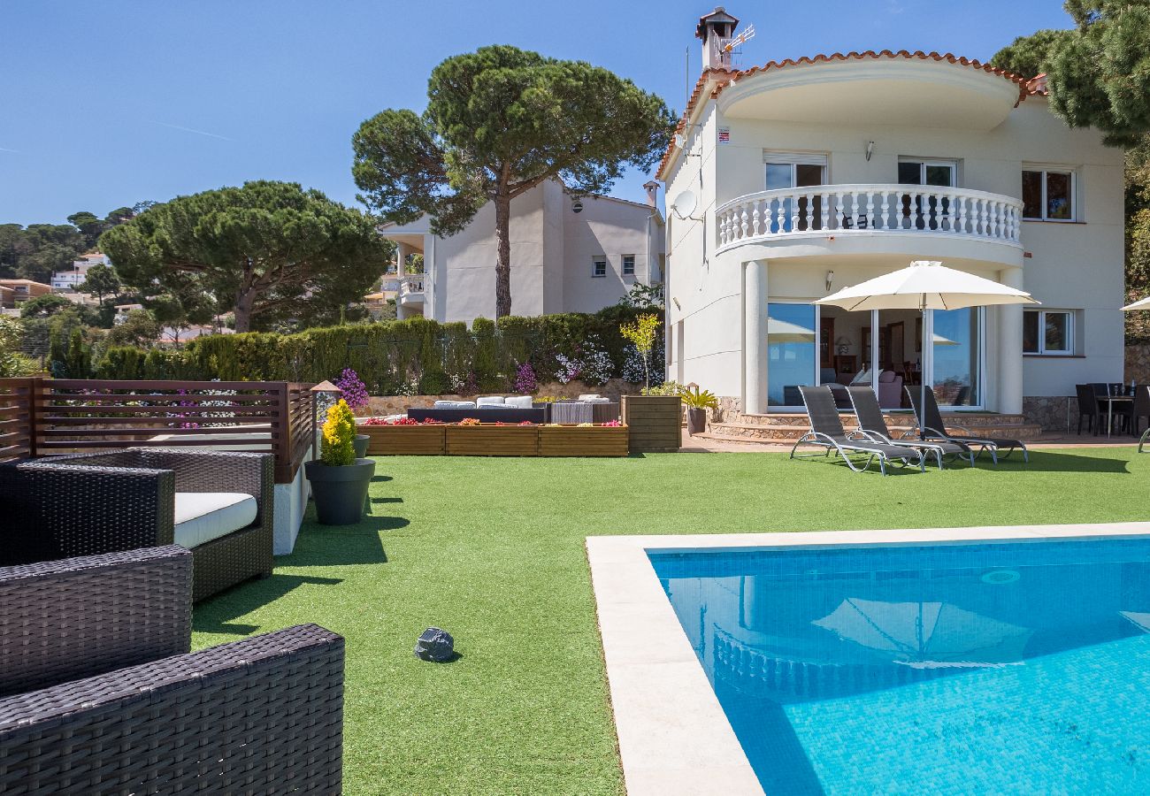 Villa à Lloret de Mar - 2BRA01 - Maison avec piscine privée et vue imprenable sur la mer située près de la plage