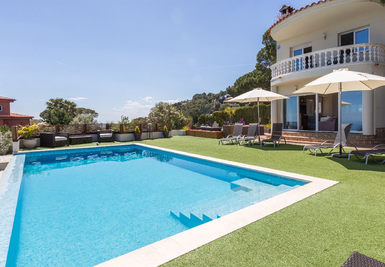 Villa à Lloret de Mar - 2BRA01 - Maison avec piscine privée et vue imprenable sur la mer située près de la plage