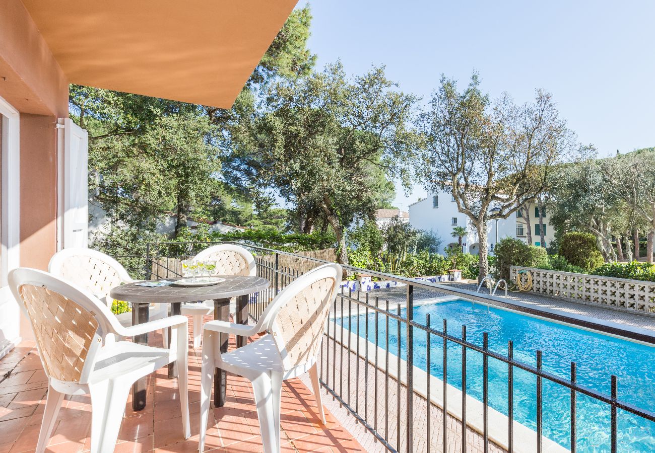 Villa à Calella de Palafrugell - 1BENETPL - Maison divisée en 3 appartements totalement indépendants, qui disposent d'une piscine commune à seulement 1 km de la plage de Calella de Palafrugell