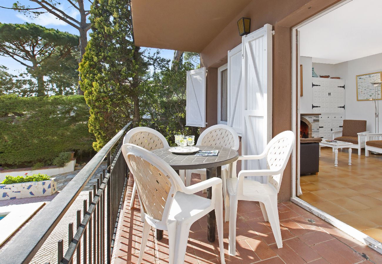 Villa à Calella de Palafrugell - 1BENETPL - Maison divisée en 3 appartements totalement indépendants, qui disposent d'une piscine commune à seulement 1 km de la plage de Calella de Palafrugell