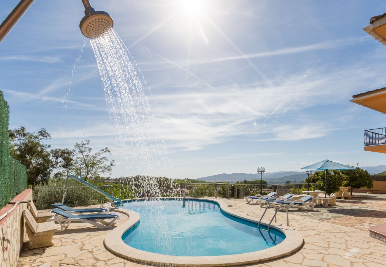 Villa à Blanes -  2CARV01 - Villa avec piscine privée avec 6 chambres située dans un quartier calme près de la plage de Blanes