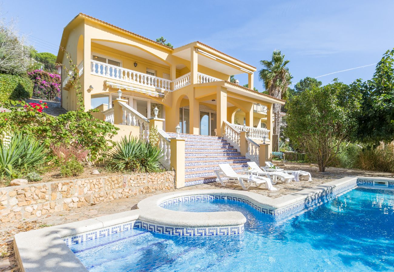 Villa à Lloret de Mar - 2CORA01 - Belle maison de 3 chambres avec jardin et piscine privée située près de la plage