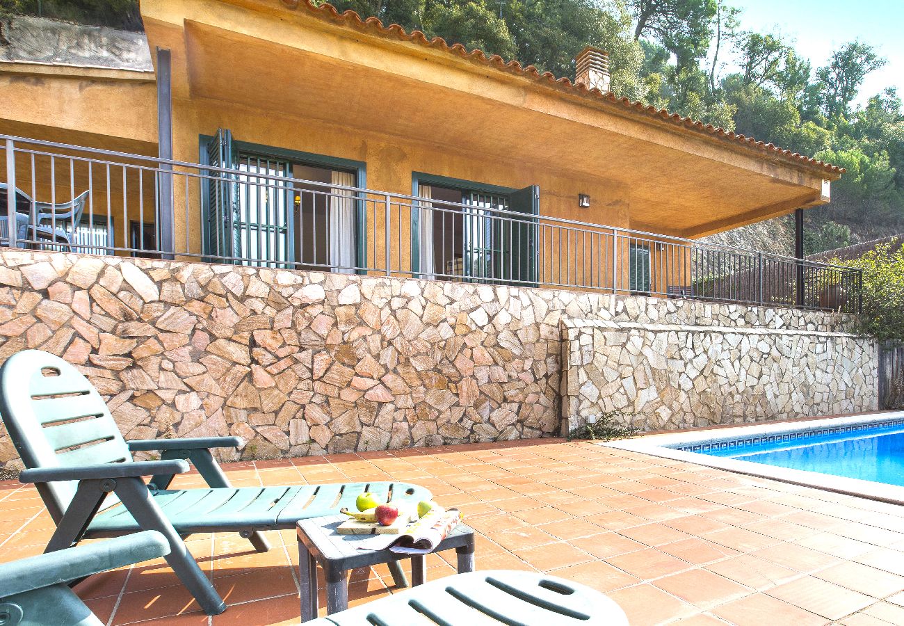 Villa à Lloret de Mar - 2GLO01 - Belle maison de 3 chambres avec jardin et piscine privée située près de la plage