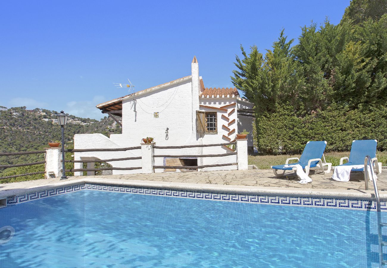 Villa à Lloret de Mar - 2IBI01 - Maison de 3 chambres avec piscine privée et vue sur la mer située très près de la plage