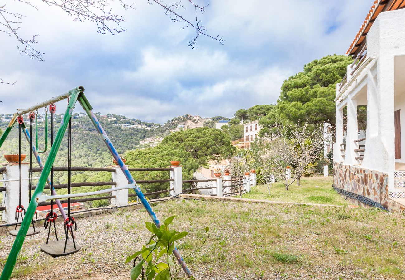 Villa à Lloret de Mar - 2IBI01 - Maison de 3 chambres avec piscine privée et vue sur la mer située très près de la plage