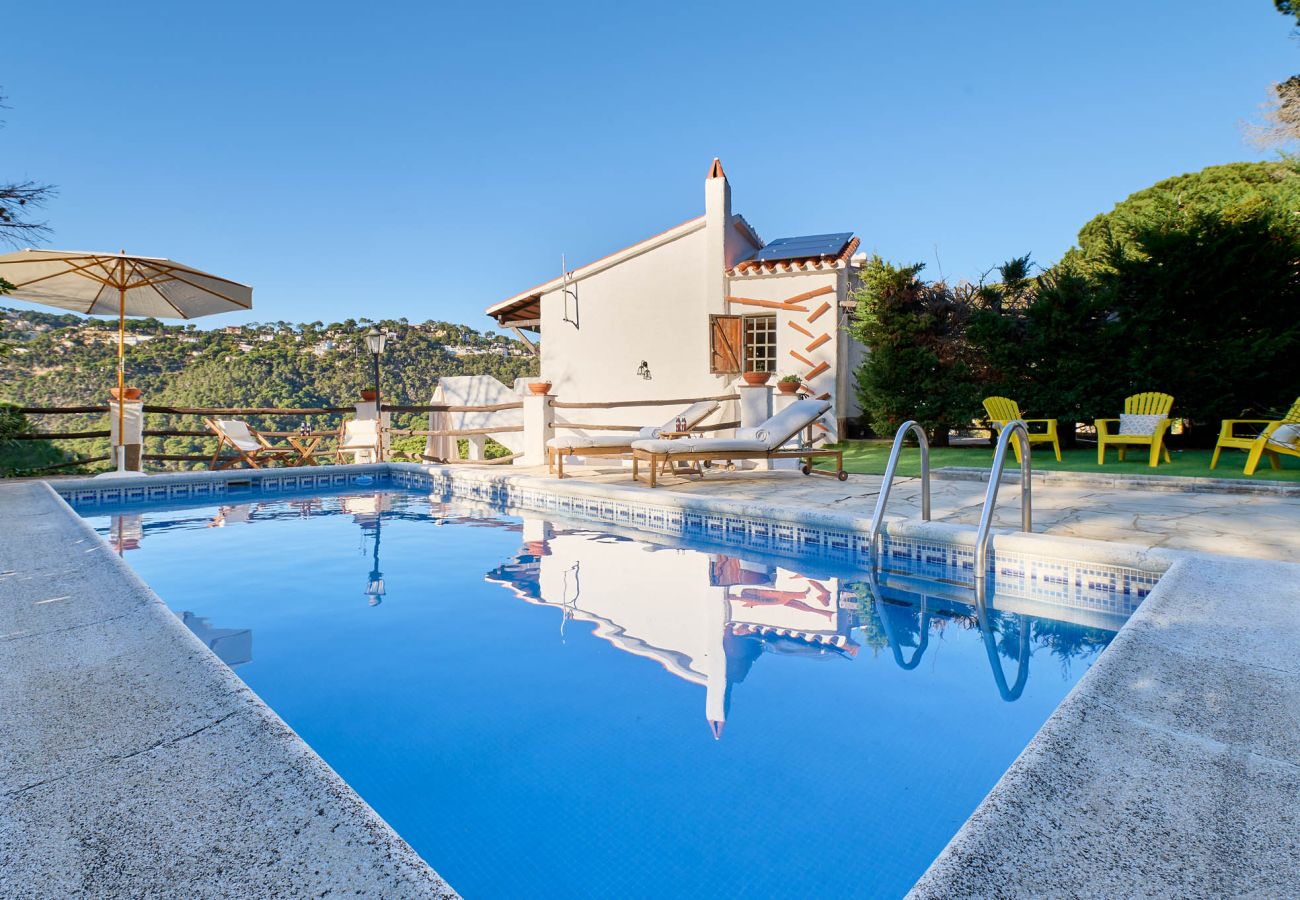 Villa à Lloret de Mar - 2SER01 - Maison de 3 chambres avec piscine privée et vue sur la mer située très près de la plage