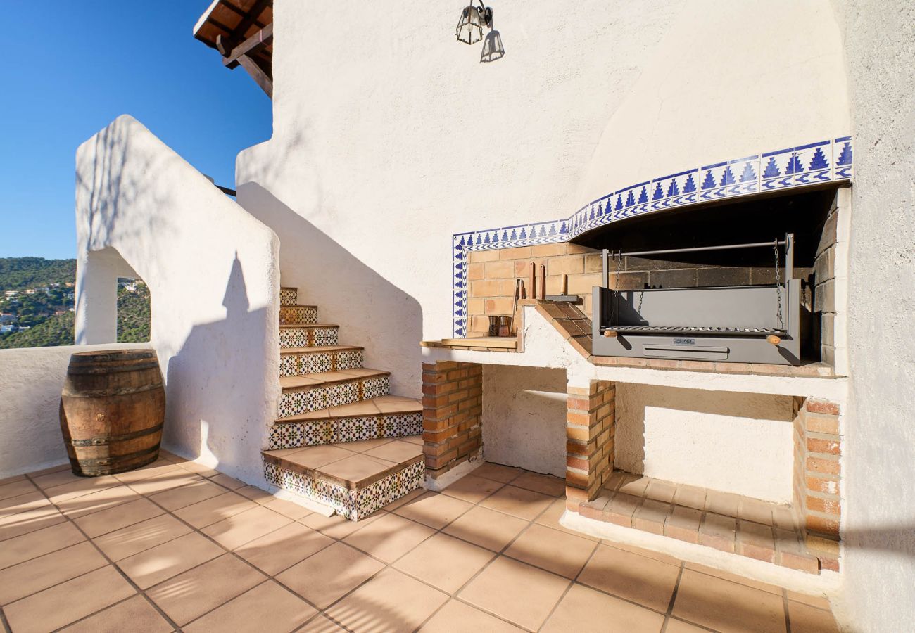 Villa à Lloret de Mar - 2SER01 - Maison de 3 chambres avec piscine privée et vue sur la mer située très près de la plage