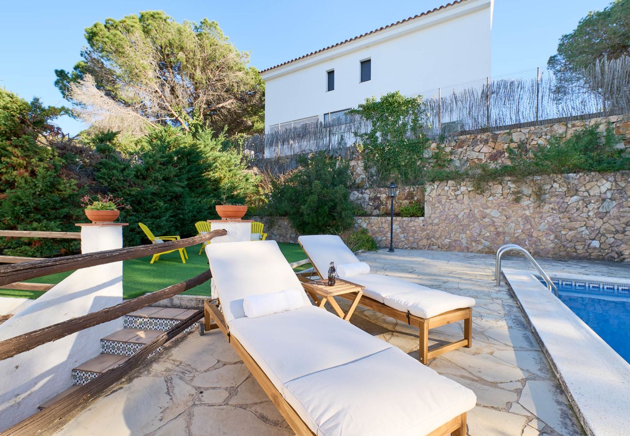 Villa à Lloret de Mar - 2SER01 - Maison de 3 chambres avec piscine privée et vue sur la mer située très près de la plage