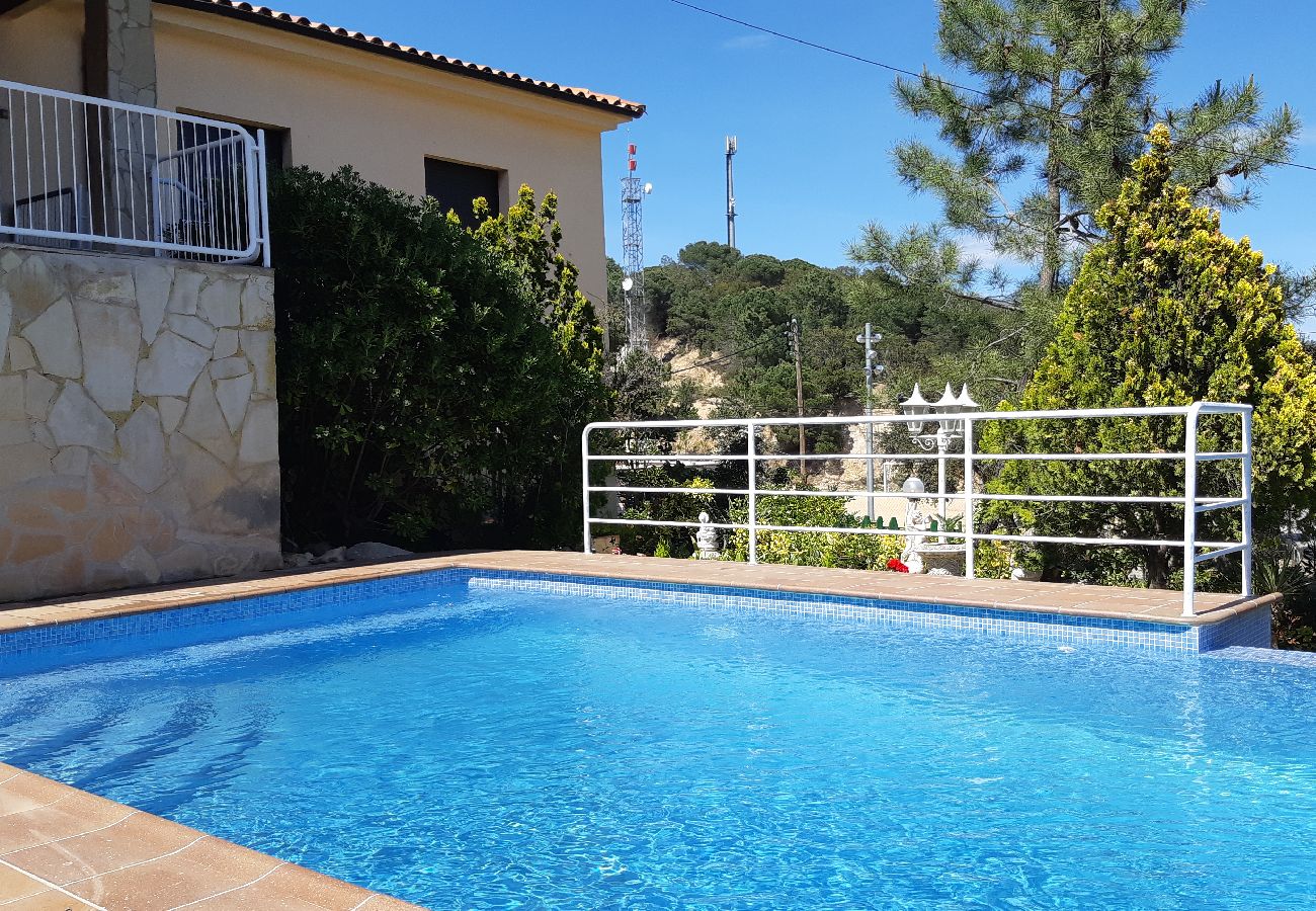 Villa à Lloret de Mar - 2INM01 - Maison de 4 chambres avec piscine privée et jardin située à Lloret de Mar près de la plage.