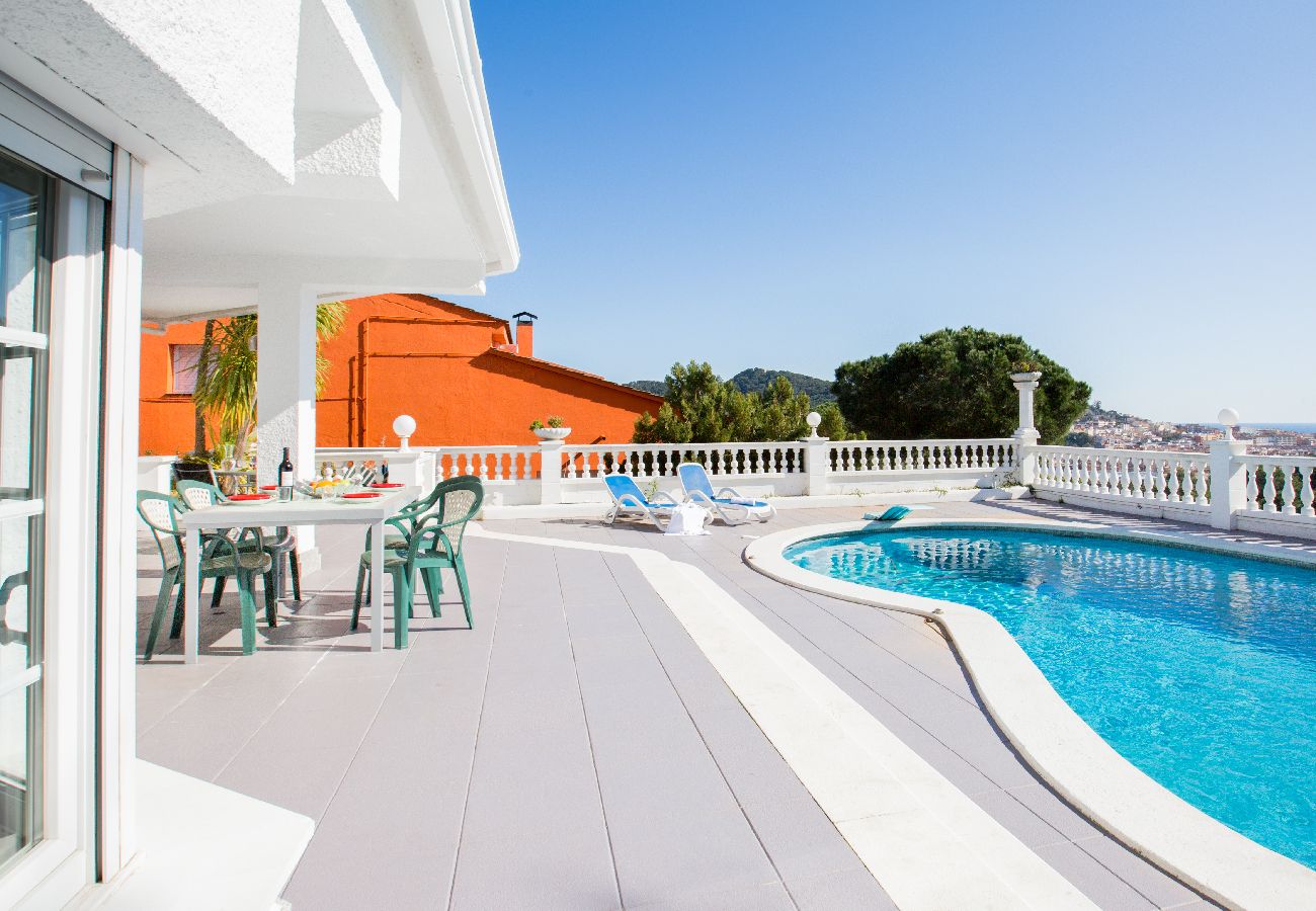 Villa à Blanes - 2MONTEM01 - Belle maison pour 9 personnes avec jardin et piscine privée située près de la plage de Blanes