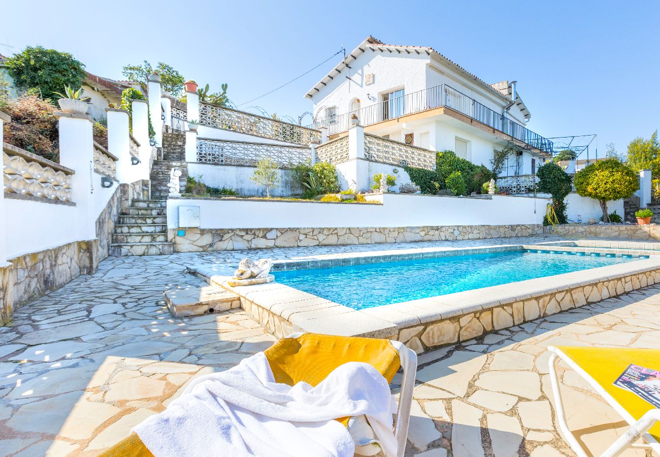 Villa à Lloret de Mar - 2TER01 - Maison de 3 chambres avec piscine privée située dans un quartier résidentiel très calme à 7 kms de la plage de Lloret de Mar