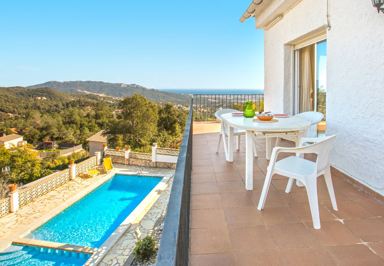 Villa à Lloret de Mar - 2TER01 - Maison de 3 chambres avec piscine privée située dans un quartier résidentiel très calme à 7 kms de la plage de Lloret de Mar