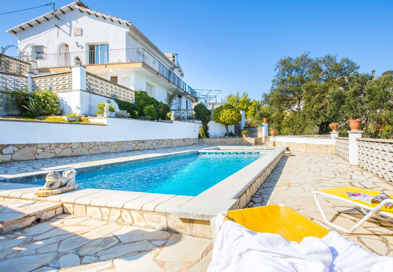 Villa à Lloret de Mar - 2TER01 - Maison de 3 chambres avec piscine privée située dans un quartier résidentiel très calme à 7 kms de la plage de Lloret de Mar