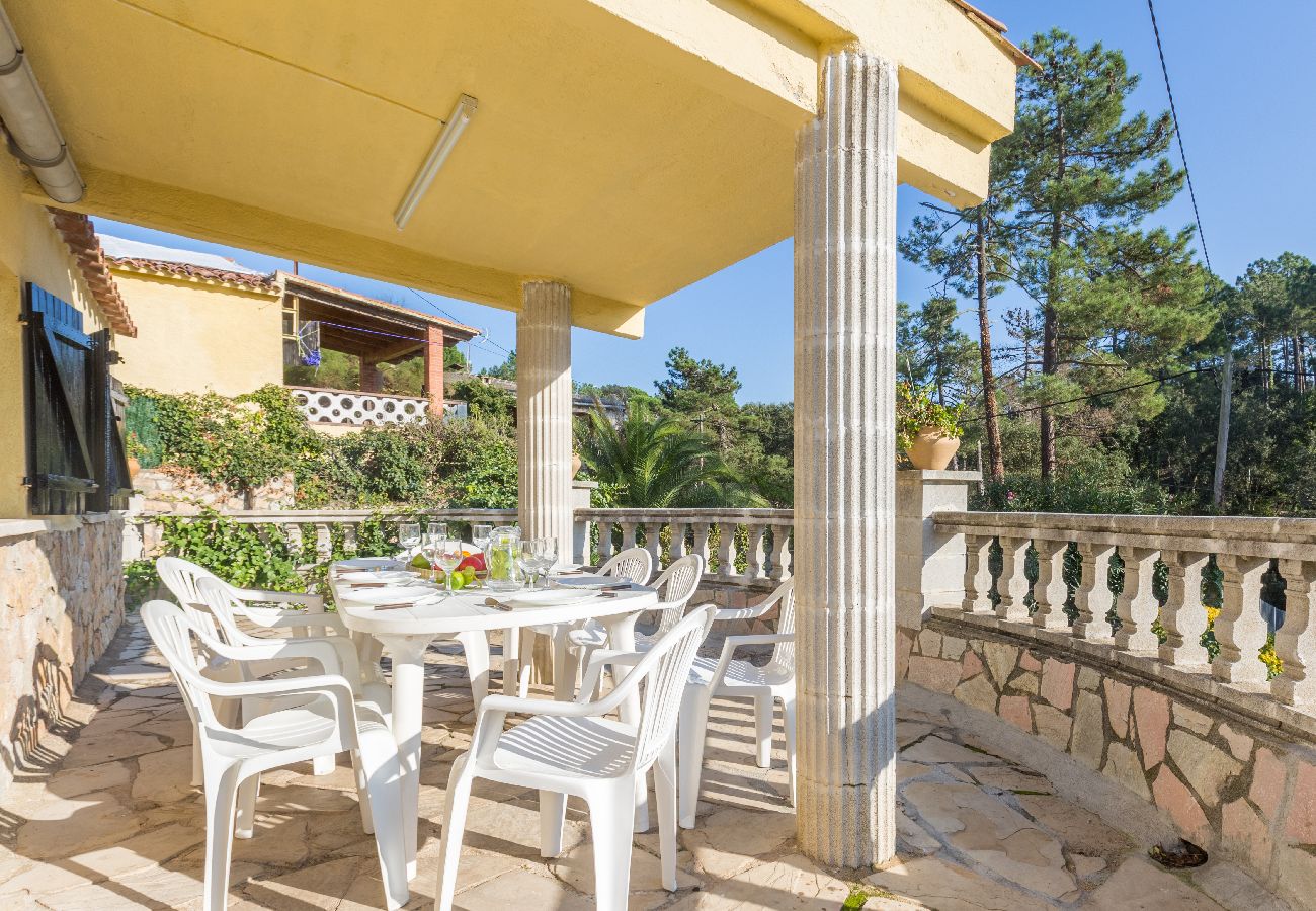 Villa à Lloret de Mar -  2TOR22 - Maison de 4 chambres avec piscine privée située dans un quartier calme à seulement 7 km de la plage de Lloret de Mar