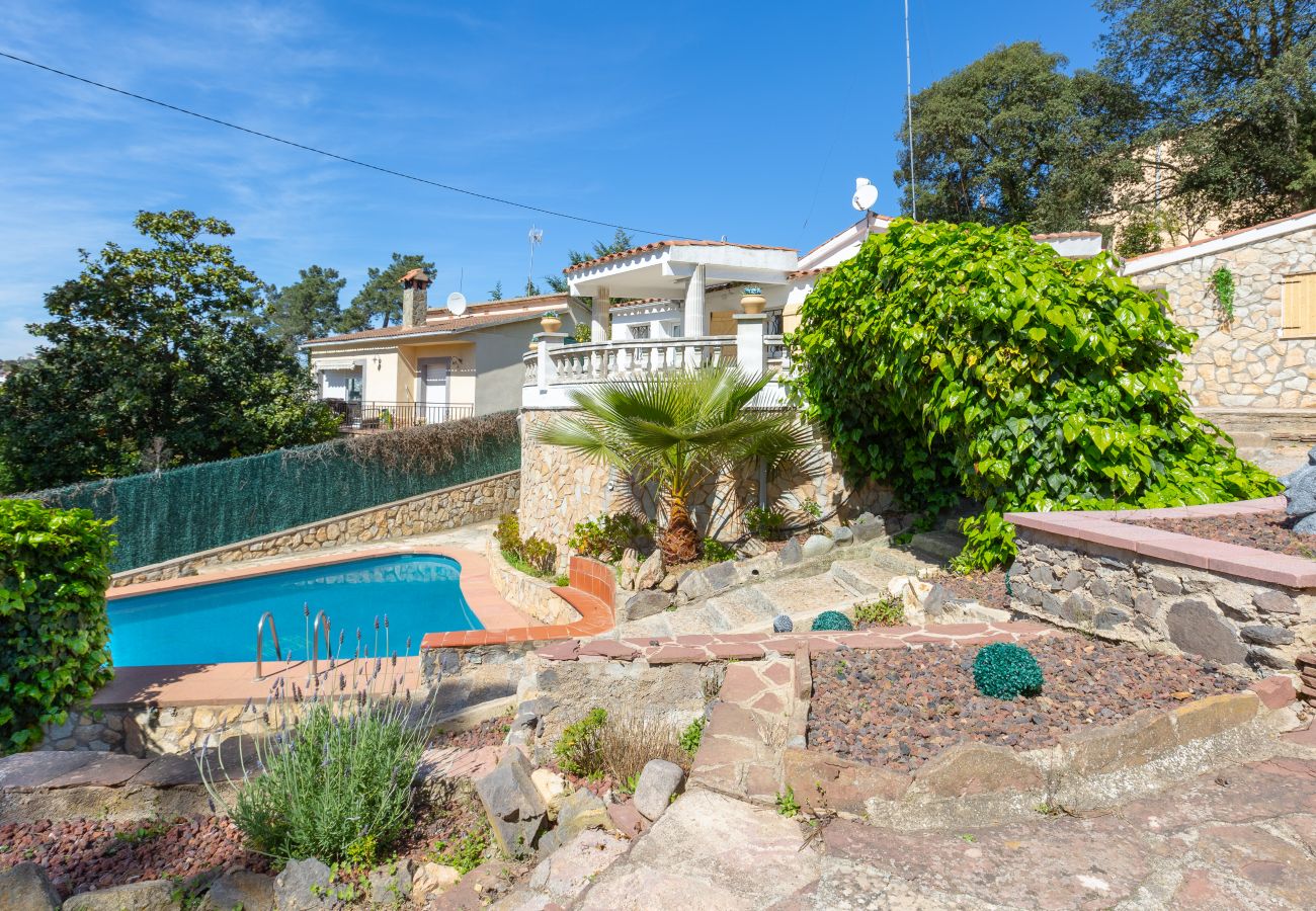 Villa à Lloret de Mar -  2TOR22 - Maison de 4 chambres avec piscine privée située dans un quartier calme à seulement 7 km de la plage de Lloret de Mar