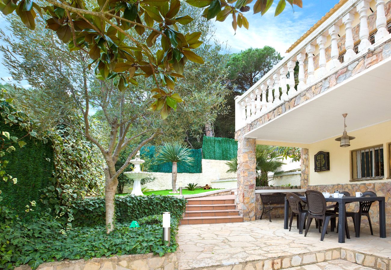 Villa à Lloret de Mar -  2VILA01 -Maison de 6 chambres avec piscine privée et vue sur la mer située dans un quartier résidentiel calme près de la plage