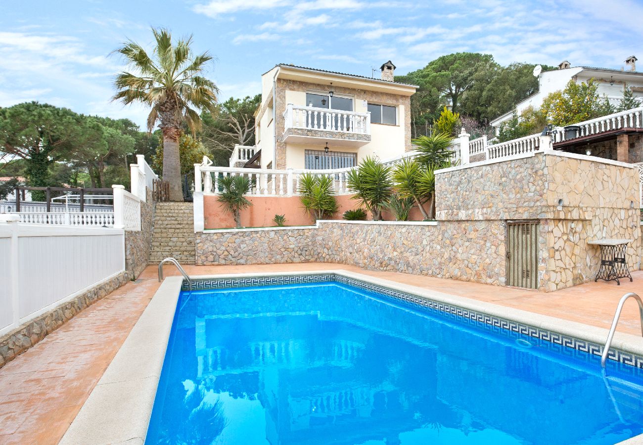 Villa à Lloret de Mar -  2VILA01 -Maison de 6 chambres avec piscine privée et vue sur la mer située dans un quartier résidentiel calme près de la plage