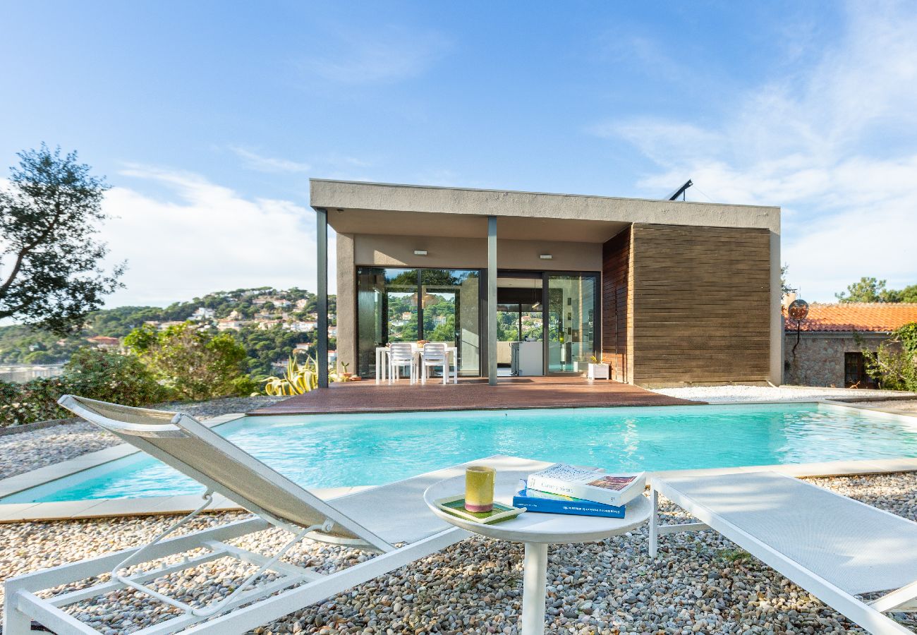 Villa à Lloret de Mar - 2CAST01 - Maison spectaculaire avec piscine privée et vue imprenable sur la mer située dans un quartier résidentiel calme à seulement 3 km de la plage