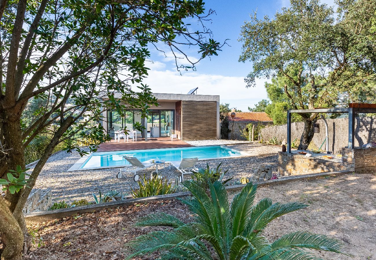 Villa à Lloret de Mar - 2CAST01 - Maison spectaculaire avec piscine privée et vue imprenable sur la mer située dans un quartier résidentiel calme à seulement 3 km de la plage