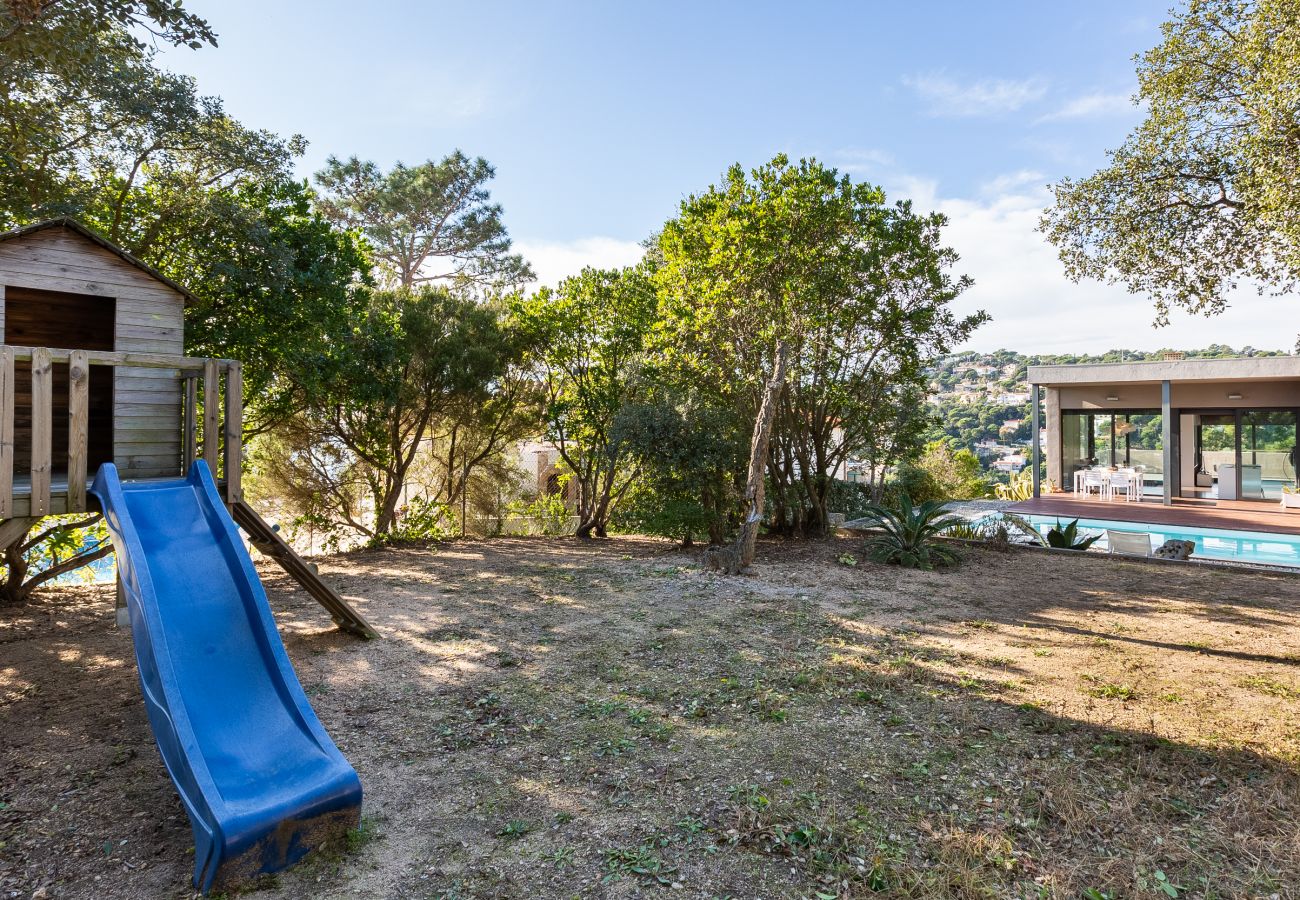 Villa à Lloret de Mar - 2CAST01 - Maison spectaculaire avec piscine privée et vue imprenable sur la mer située dans un quartier résidentiel calme à seulement 3 km de la plage