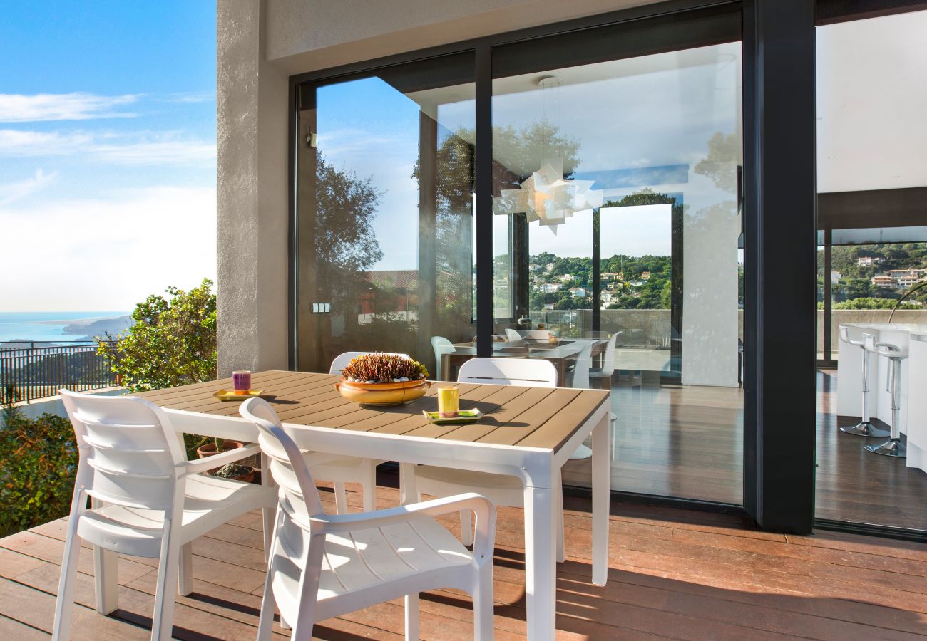 Villa à Lloret de Mar - 2CAST01 - Maison spectaculaire avec piscine privée et vue imprenable sur la mer située dans un quartier résidentiel calme à seulement 3 km de la plage