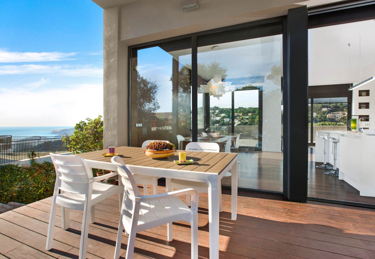 Villa à Lloret de Mar - 2CAST01 - Maison spectaculaire avec piscine privée et vue imprenable sur la mer située dans un quartier résidentiel calme à seulement 3 km de la plage