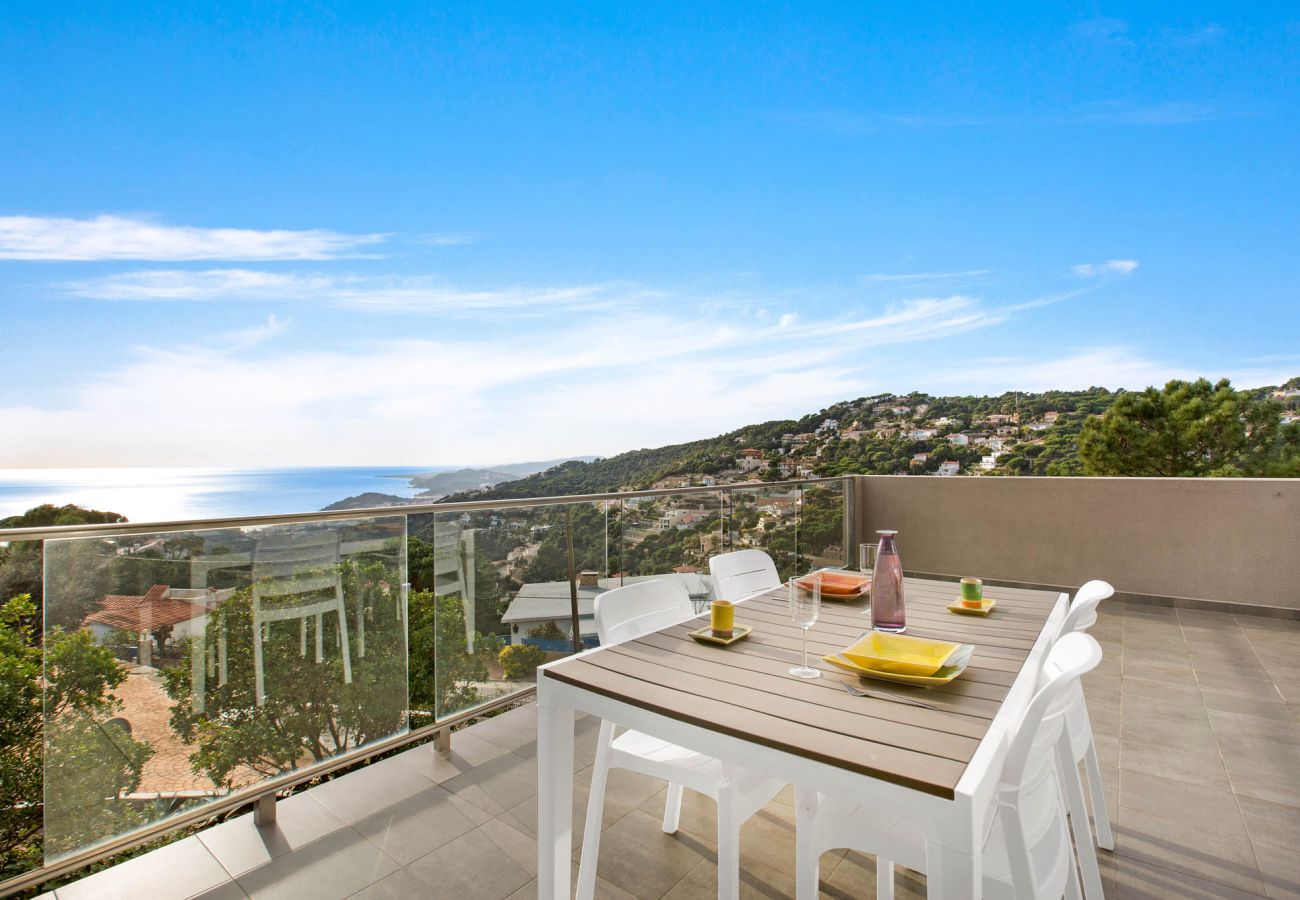 Villa à Lloret de Mar - 2CAST01 - Maison spectaculaire avec piscine privée et vue imprenable sur la mer située dans un quartier résidentiel calme à seulement 3 km de la plage