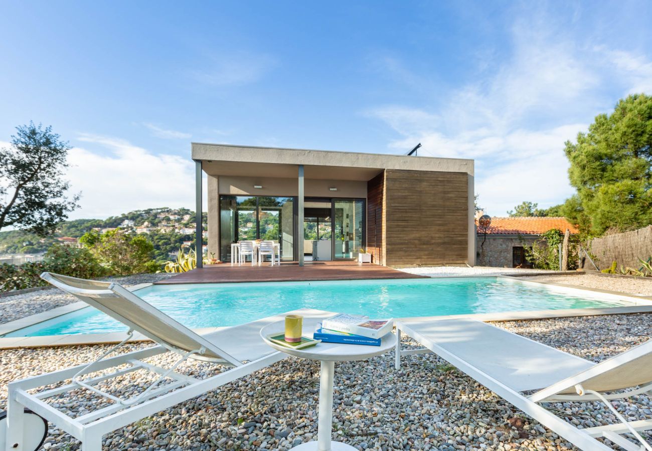 Villa à Lloret de Mar - 2CAST01 - Maison spectaculaire avec piscine privée et vue imprenable sur la mer située dans un quartier résidentiel calme à seulement 3 km de la plage