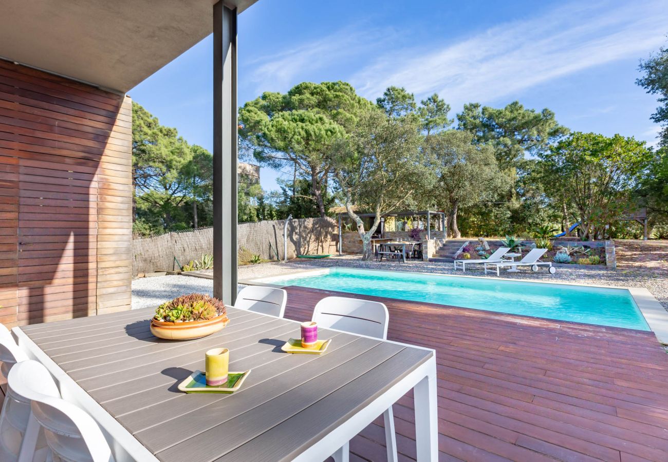 Villa à Lloret de Mar - 2CAST01 - Maison spectaculaire avec piscine privée et vue imprenable sur la mer située dans un quartier résidentiel calme à seulement 3 km de la plage