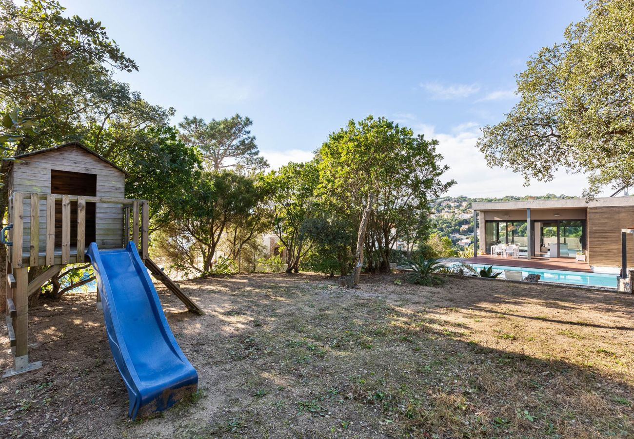 Villa à Lloret de Mar - 2CAST01 - Maison spectaculaire avec piscine privée et vue imprenable sur la mer située dans un quartier résidentiel calme à seulement 3 km de la plage