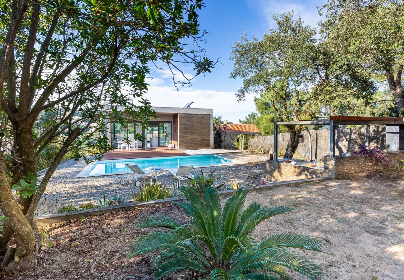 Villa à Lloret de Mar - 2CAST01 - Maison spectaculaire avec piscine privée et vue imprenable sur la mer située dans un quartier résidentiel calme à seulement 3 km de la plage