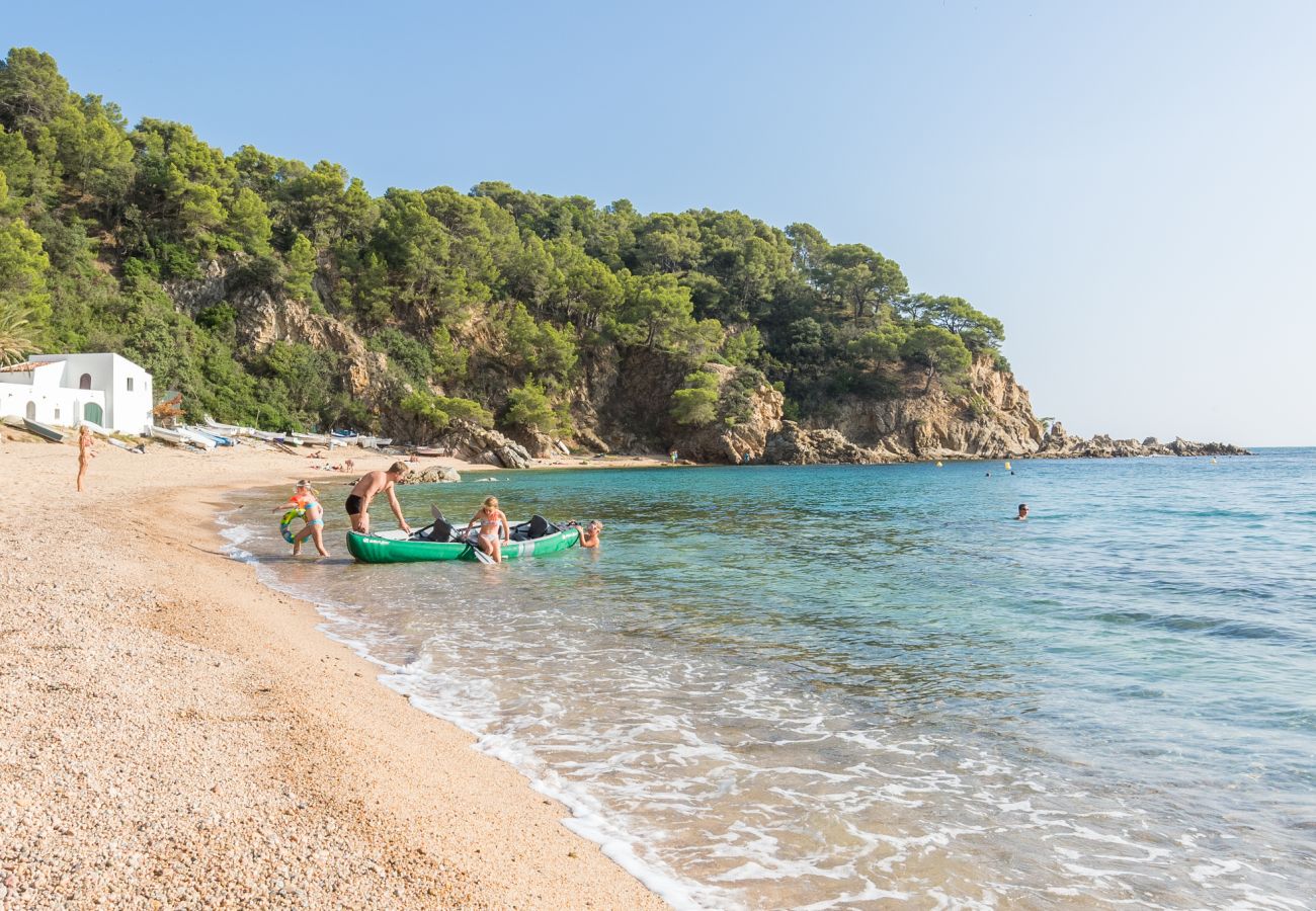 Villa à Lloret de Mar - 2CAST01 - Maison spectaculaire avec piscine privée et vue imprenable sur la mer située dans un quartier résidentiel calme à seulement 3 km de la plage