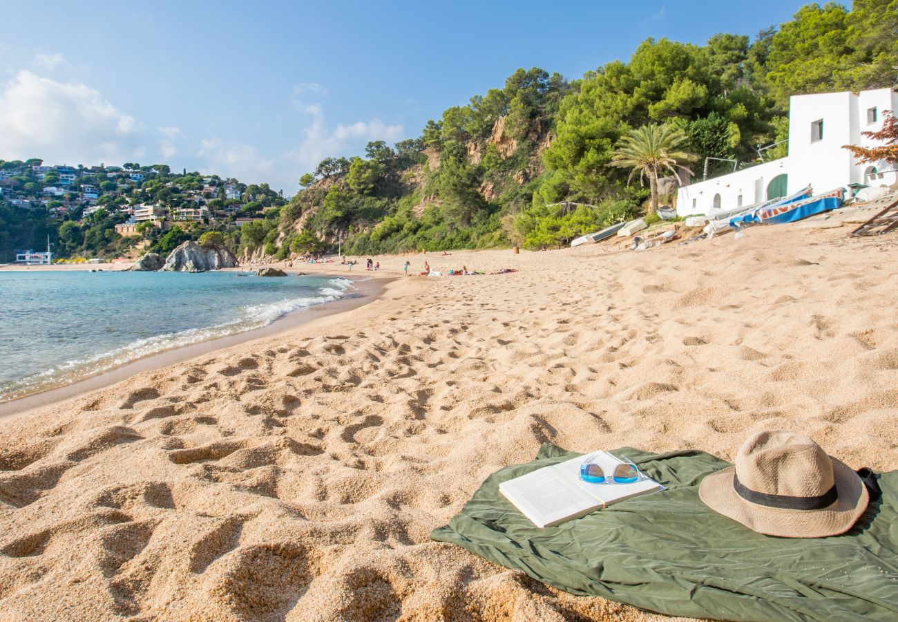 Villa à Lloret de Mar - 2CAST01 - Maison spectaculaire avec piscine privée et vue imprenable sur la mer située dans un quartier résidentiel calme à seulement 3 km de la plage