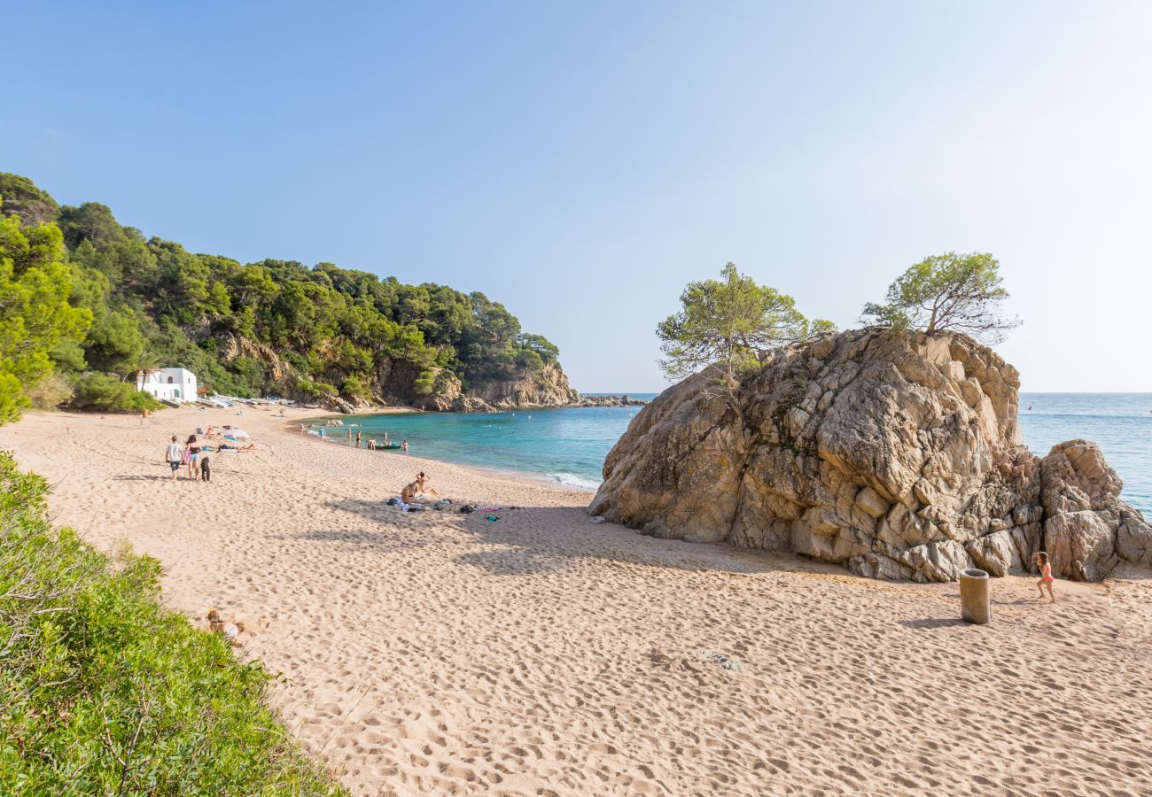 Villa à Lloret de Mar - 2CAST01 - Maison spectaculaire avec piscine privée et vue imprenable sur la mer située dans un quartier résidentiel calme à seulement 3 km de la plage