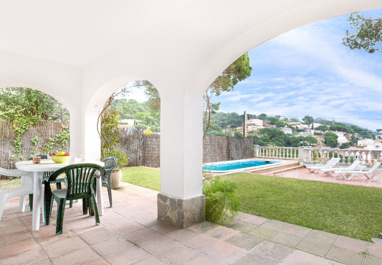 Villa à Lloret de Mar - 2MTC - Maison avec piscine privée et vue mer située dans un quartier résidentiel calme à seulement 3 km de la magnifique plage de Canyelles