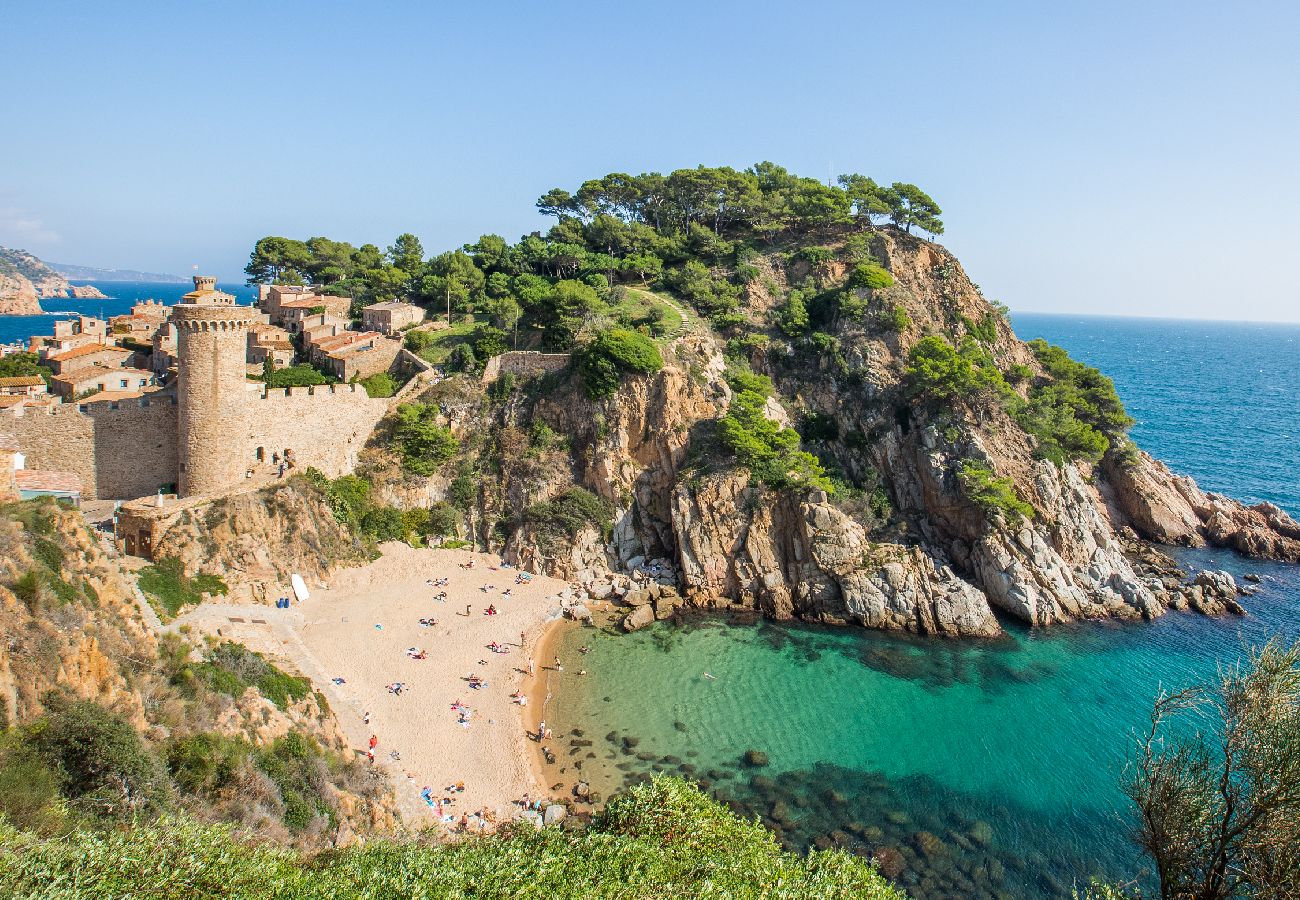 Villa à Lloret de Mar - 2MTC - Maison avec piscine privée et vue mer située dans un quartier résidentiel calme à seulement 3 km de la magnifique plage de Canyelles