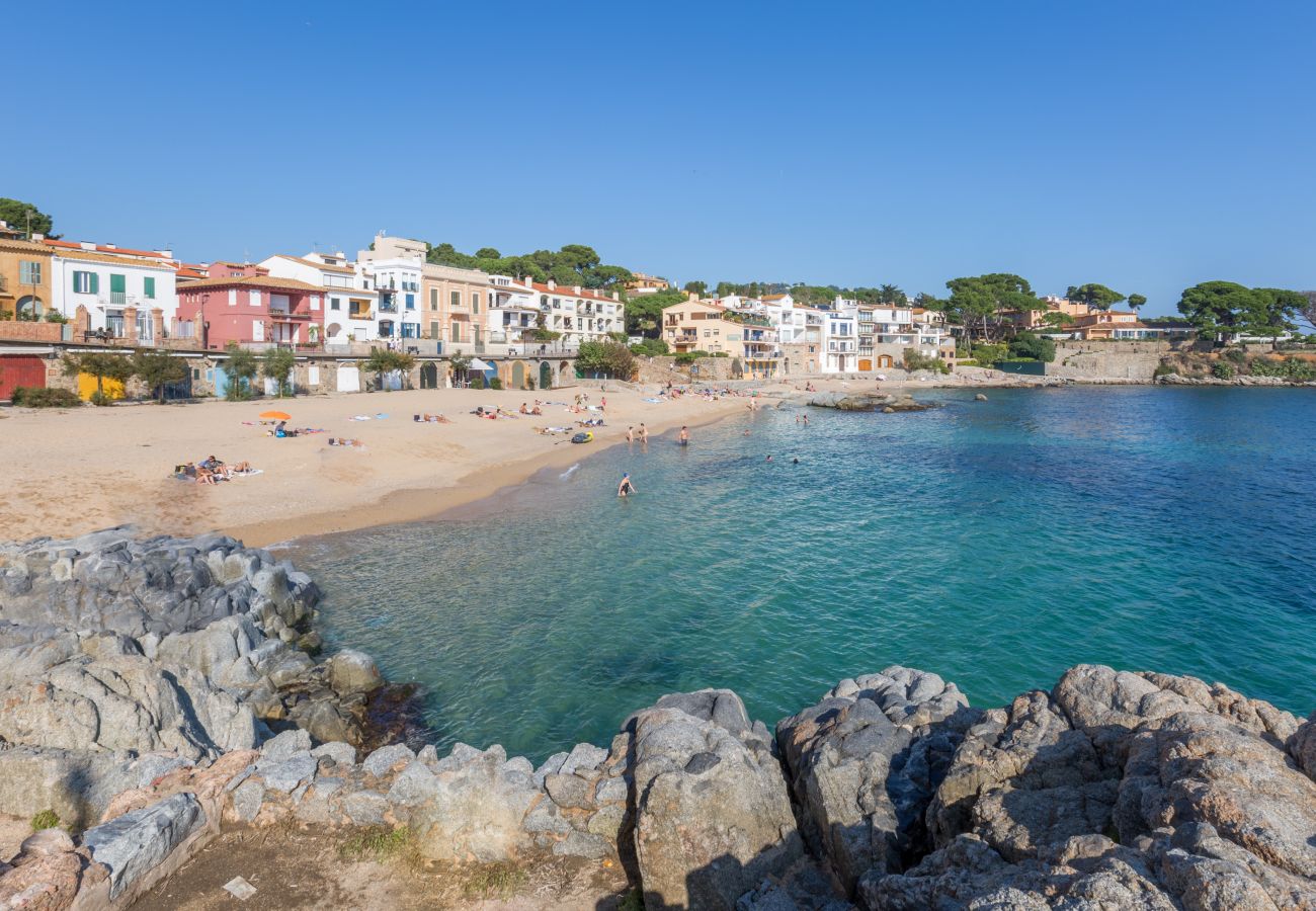 Appartement à Calella de Palafrugell - 1I -90 Appartement confortable avec piscine commune à quelques minutes à pied de la plage de Calella de Palafrugell