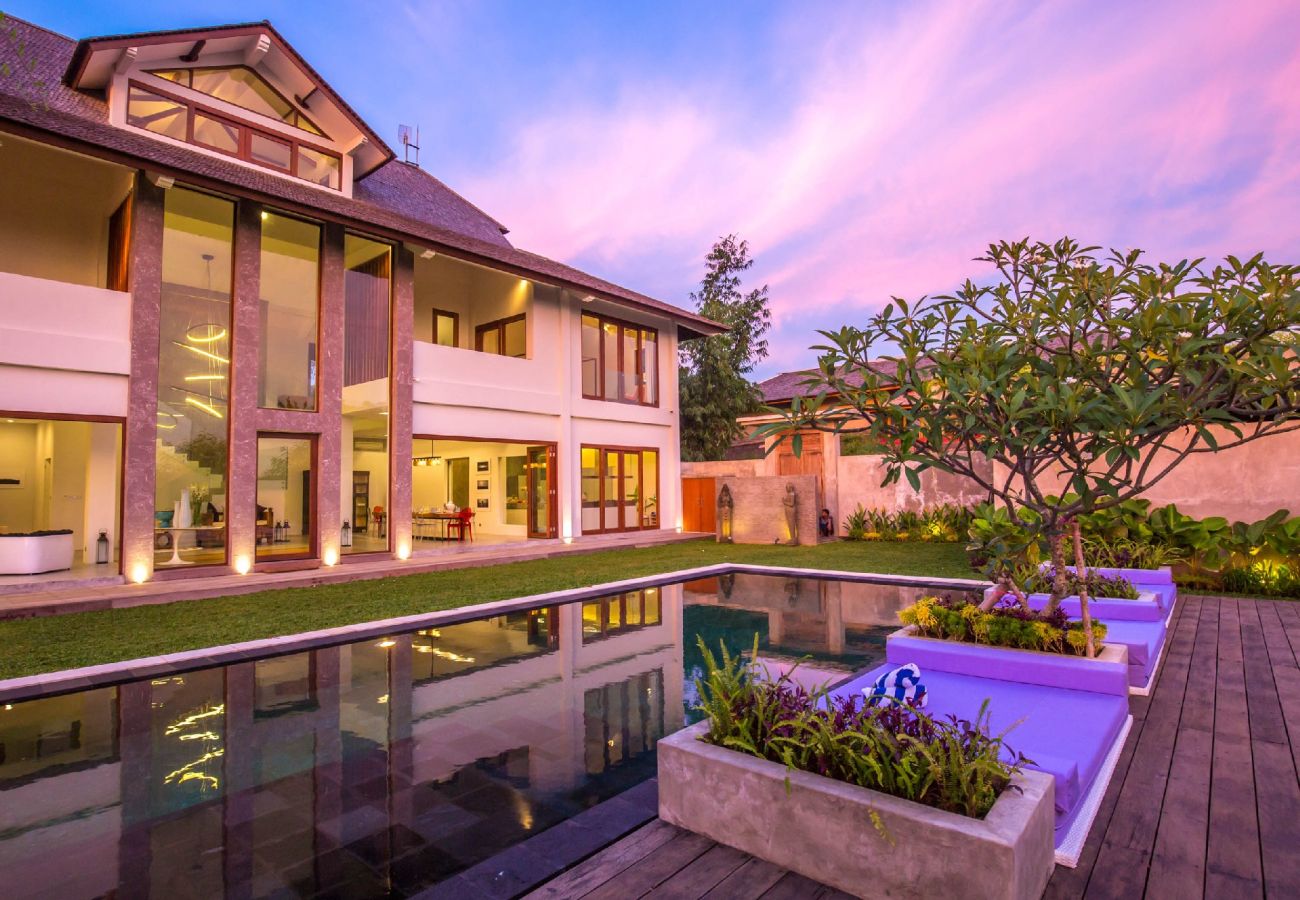 Villa à Sanur - Delphino- Villa spectaculaire pour 10 personnes avec vue sur la mer près de la plage de Bali