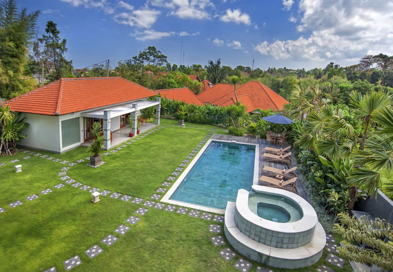 Villa à Canggu - Yenian- Maison de 5 chambres avec piscine à Bali