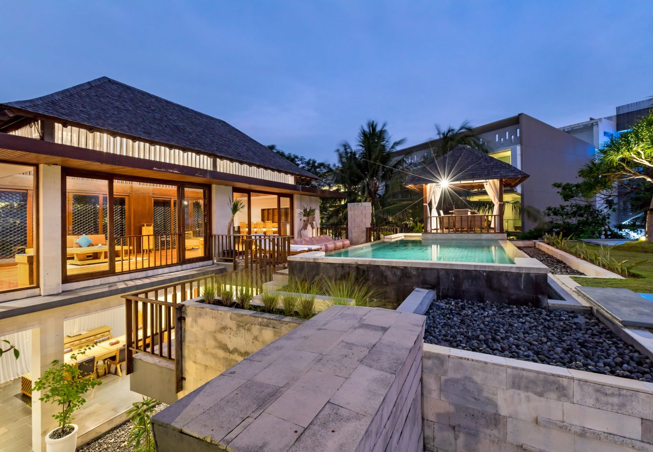 Villa à Seminyak - The chands three B- Maison de 3 chambres en première ligne avec vue imprenable sur la mer de Bali